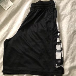 Men’s XXL Nike dri fit basketball shorts